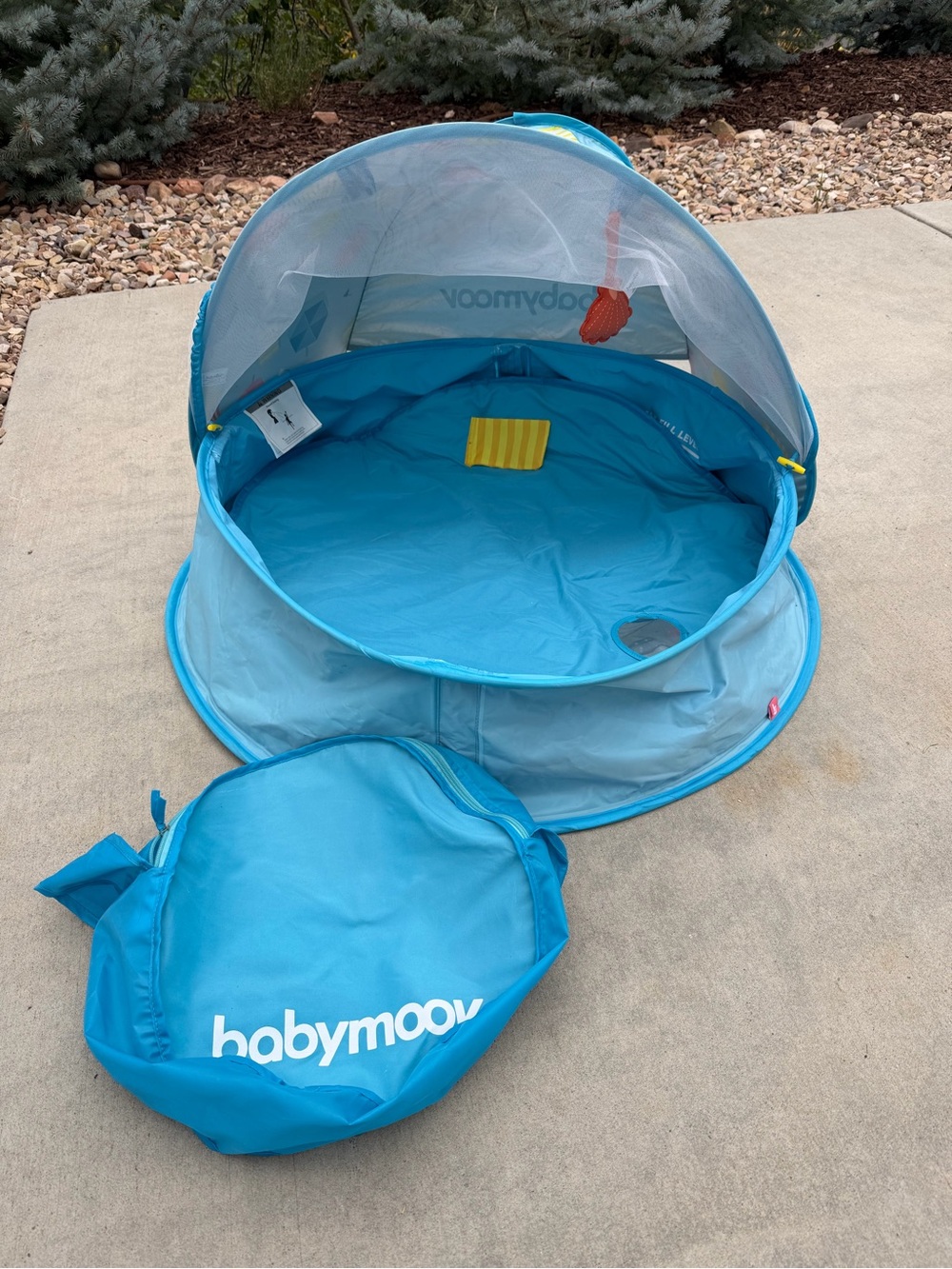 BABYMOOV aquani baby beach tent.